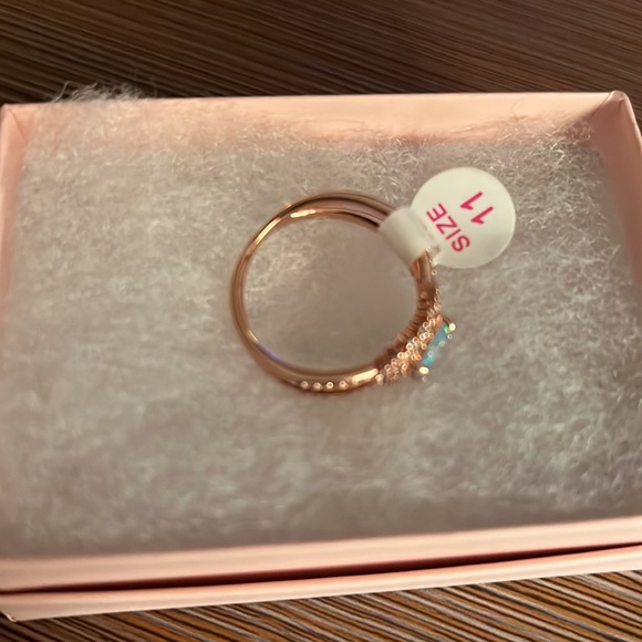 Amazing lab grown grey mist opal ring on rose gold plating! - Picture 4 of 6